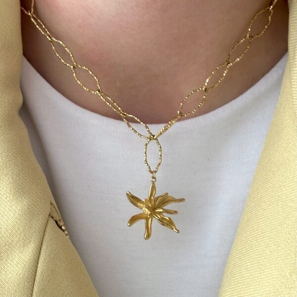 Flower necklace