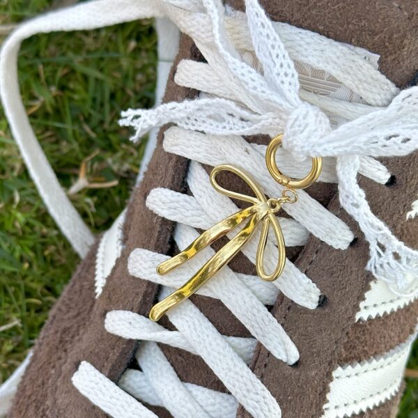 Bow charm