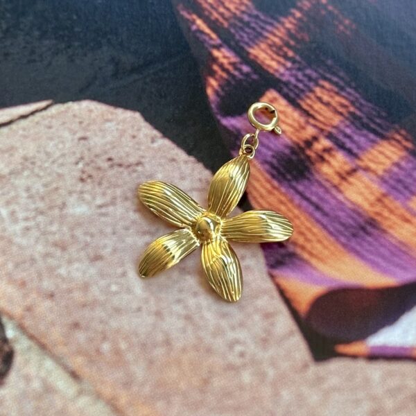 Flower charm